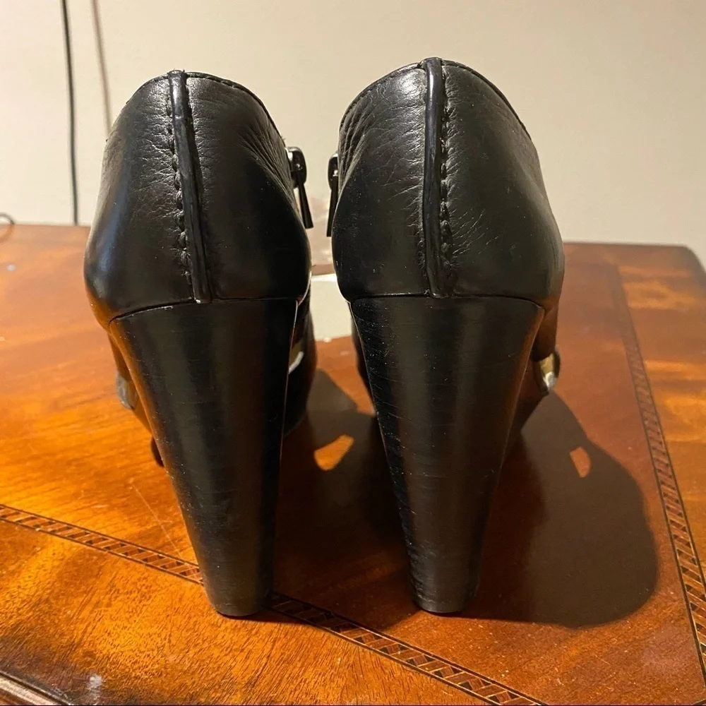 Coach black leather wedge jaelyn sandal size 6.5